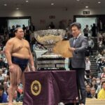 <span class="title">内閣総理大臣杯を授与</span>